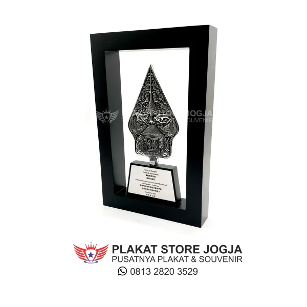 Plakat Frame Kayu Kombinasi Gunungan
