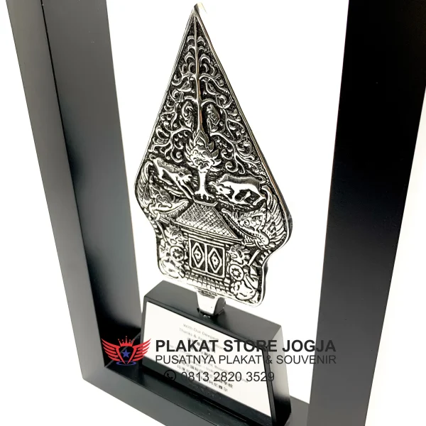 Plakat Frame Kayu Kombinasi Gunungan